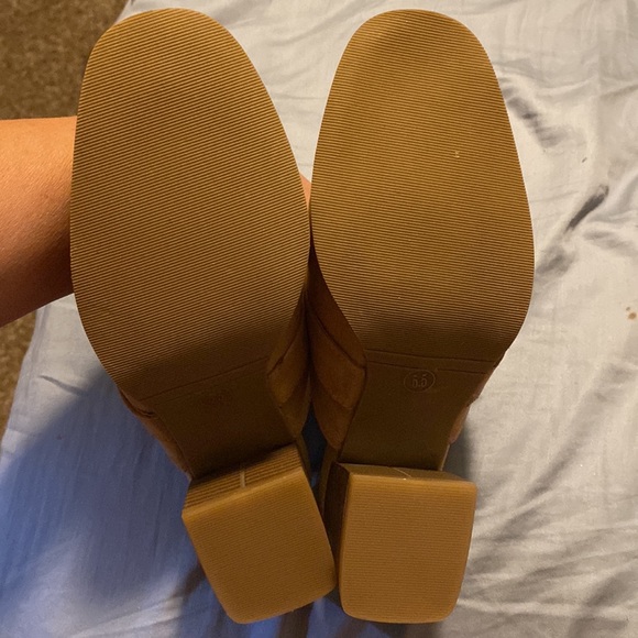 Anne Klein Women's Isha Clog, Natural, size 5.5 - Picture 9 of 10